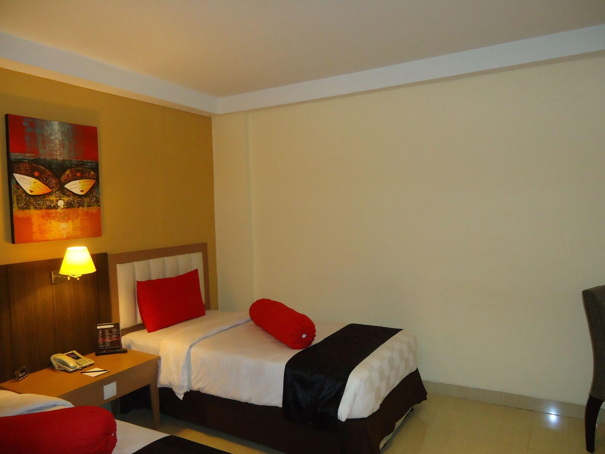 Scarlet Hotel Makassar Buitenkant foto