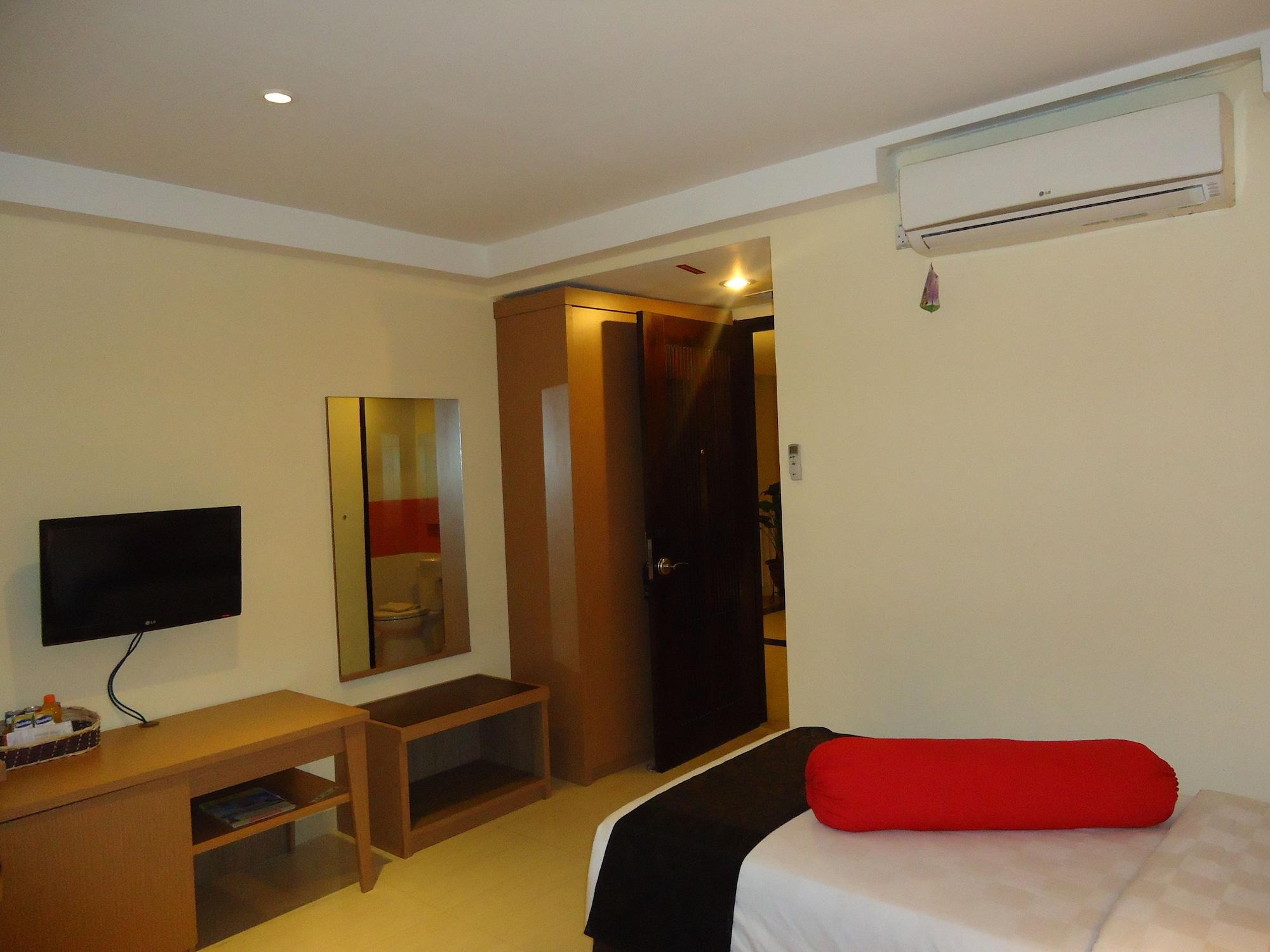 Scarlet Hotel Makassar Buitenkant foto