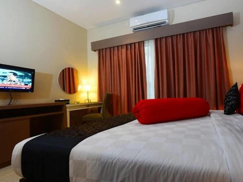 Scarlet Hotel Makassar Buitenkant foto